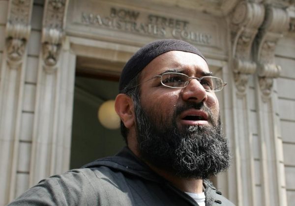 Anjem Choudary, the leader of the dissolved militant group al-Muhajiroun, arrives at Bow Street Magistrates Court in London July 4, 2006.   REUTERS/Stephen Hird/Files